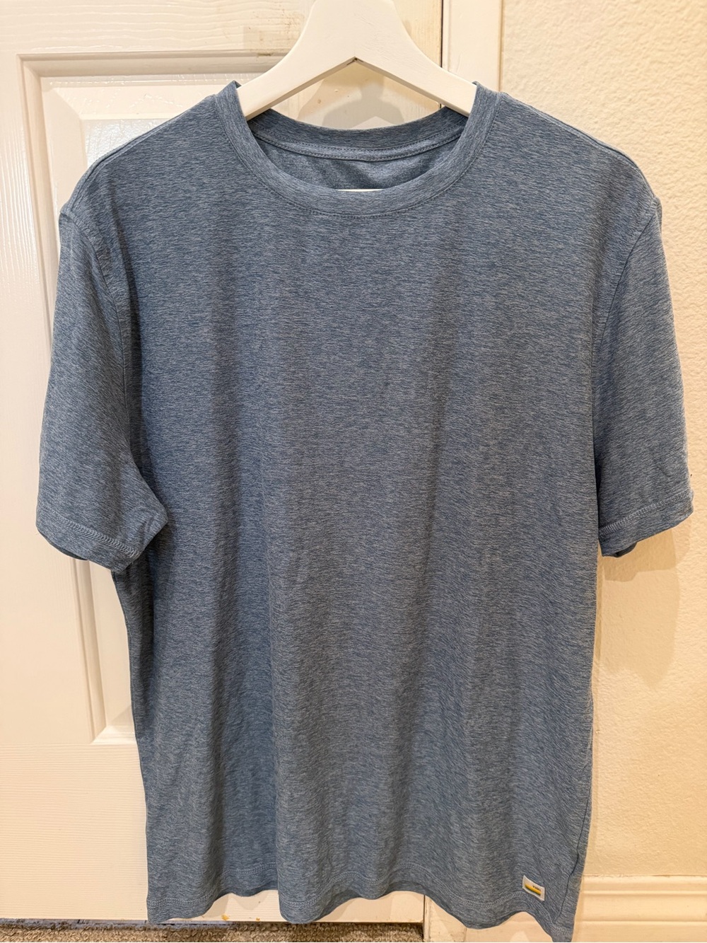 Vuori Strato Tee Men's Crew Neck T-Shirt - Light Blue